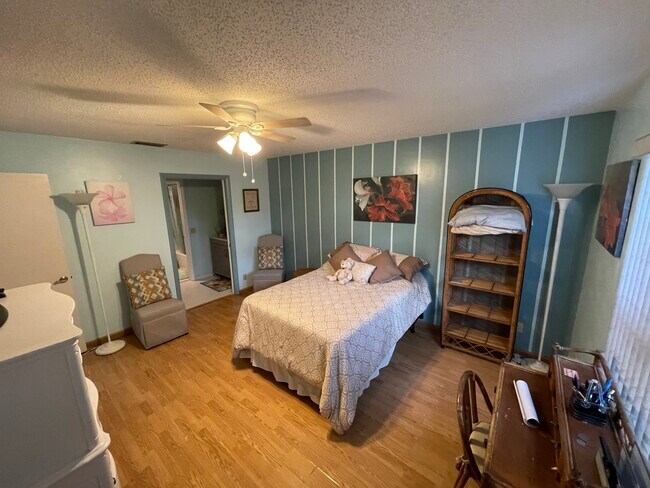 Building Photo - 438 Briarwood Cir