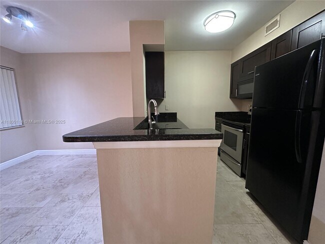 Foto del edificio - 2820 N Oakland Forest Dr