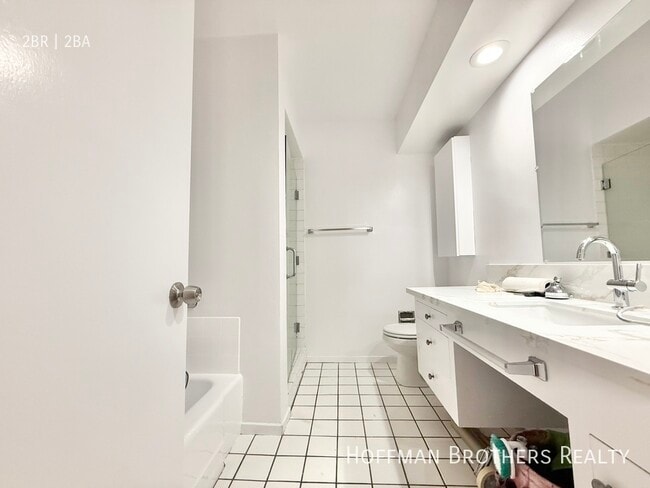 Building Photo - 337 S Elm Dr