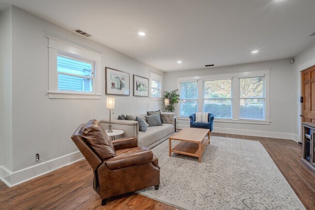 Foto del edificio - Updated Historically Charming Bungalow walking distance to Greenville Ave