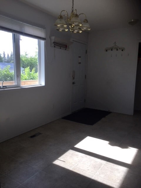 Building Photo - 4 Bed 2 Bath Unit in Olds, AB