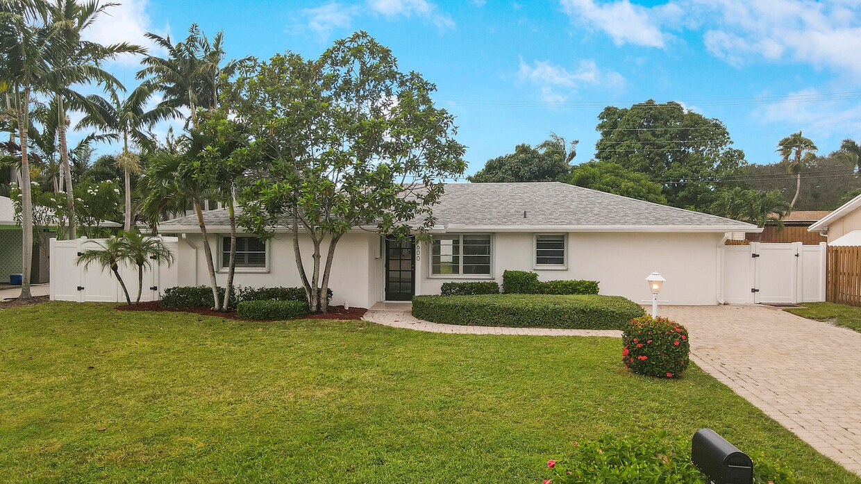 Primary Photo - 1600 Venus Ave