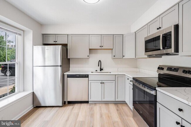 Foto del edificio - 5605 Independence Cir