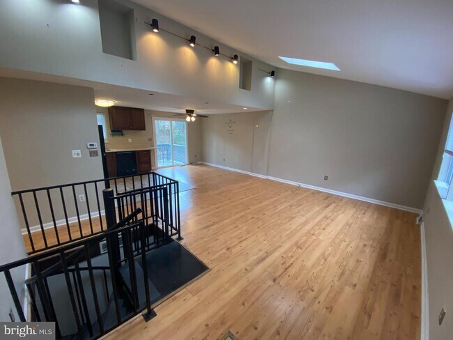Building Photo - 803 Laverne Dr