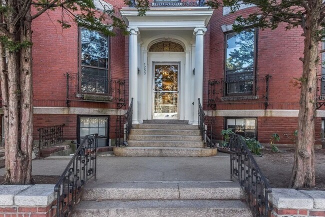 Foto del edificio - 1253 Beacon St