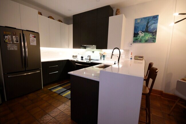 Photo du bâtiment - 4617 Rue Hutchison