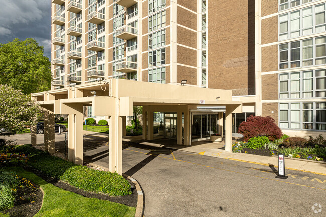 Entrance - River Park House