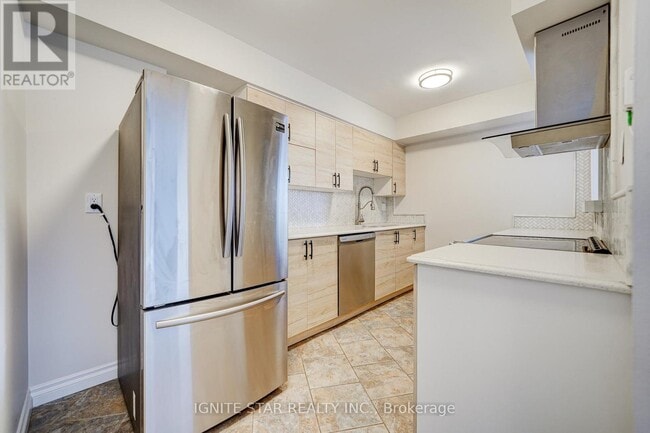 Building Photo - 55 Elm Dr W