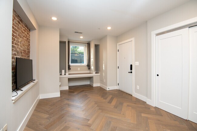 Foto del edificio - 1457 Girard St NW