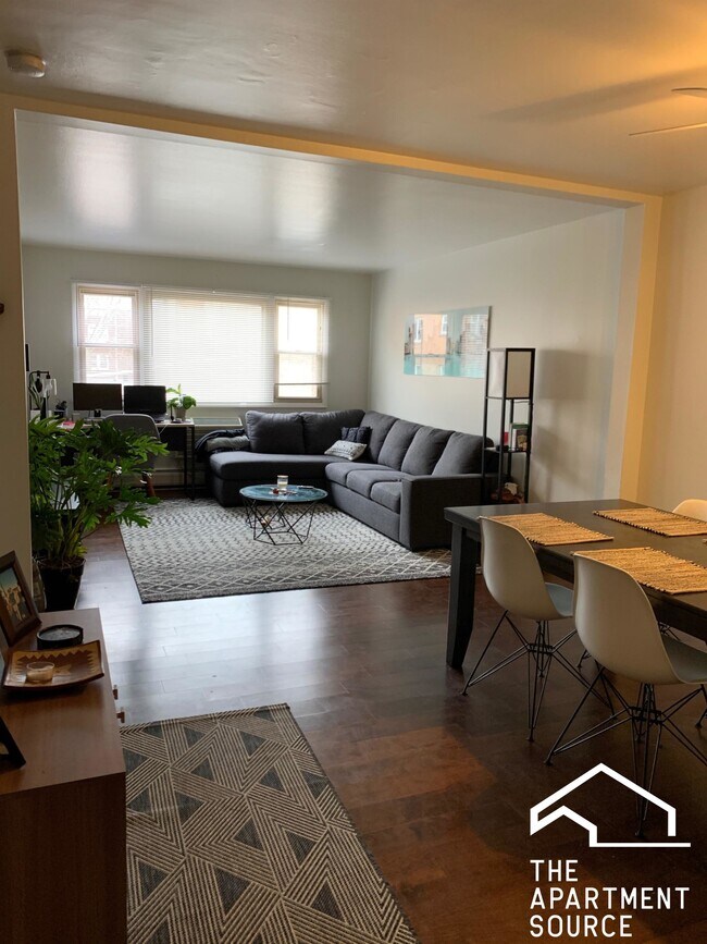 Foto del edificio - 7319 N Rogers Ave