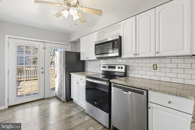 Foto del edificio - 12 S Washington St