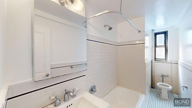 Building Photo - 141 E 56th St