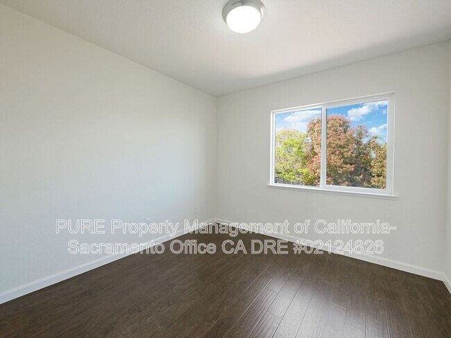 Foto del edificio - 2011 Misty Meadow Dr