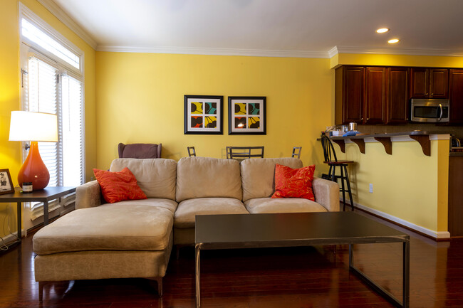 Foto del edificio - Room in Townhome on Altha St