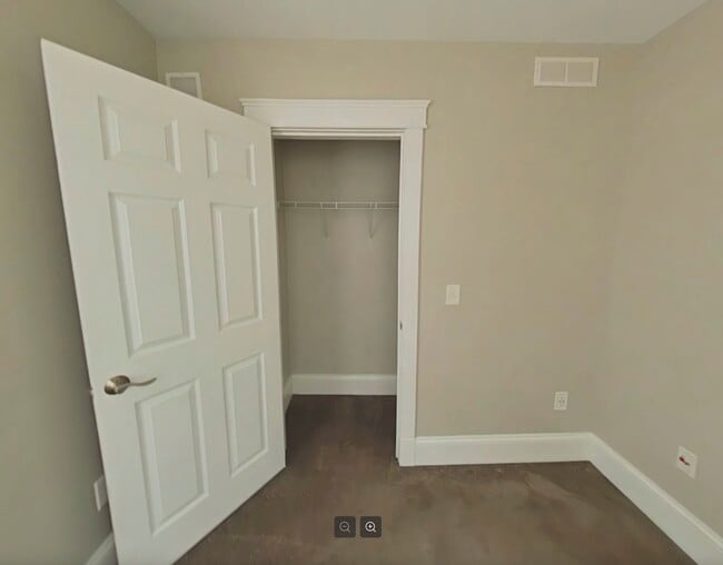 Building Photo - 2453 Neil Ave