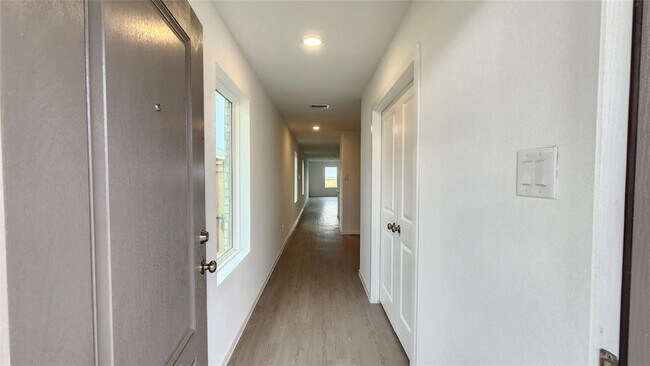 Foto del edificio - 29015 Rustic Windmill Wy
