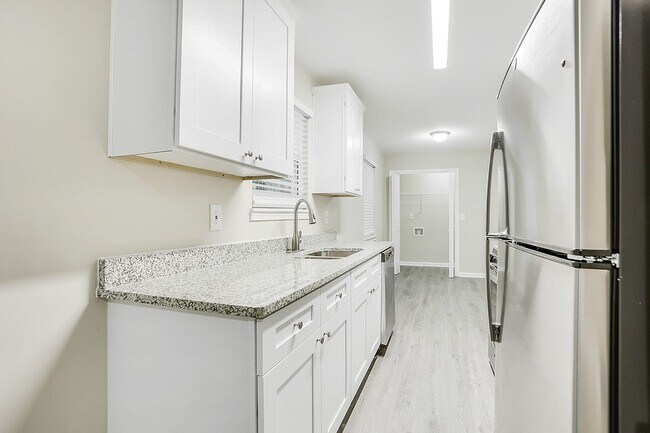Building Photo - 5480 Tonowanda Dr