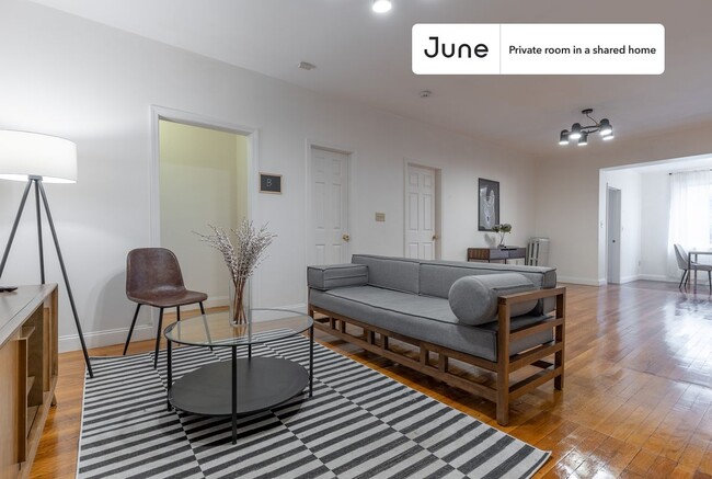 Building Photo - Private bedroom in 4 bed/2 bath Home