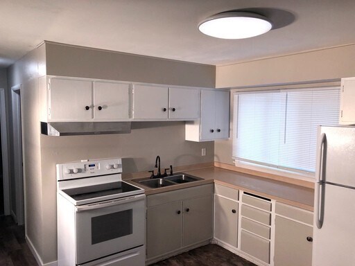 Building Photo - Spacious 3 bedrooms and 2 bathrooms home