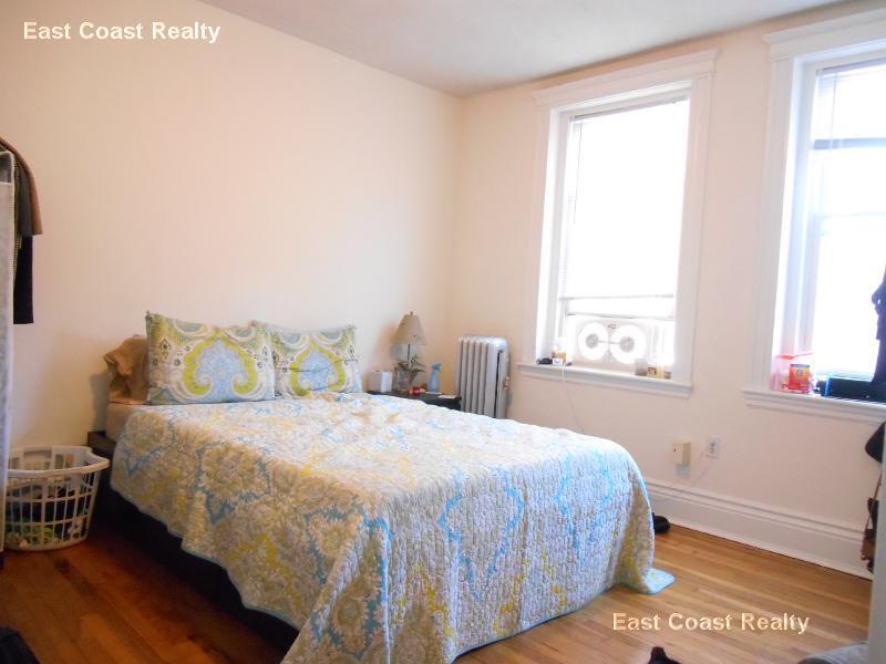 Primary Photo - 110 Warren St