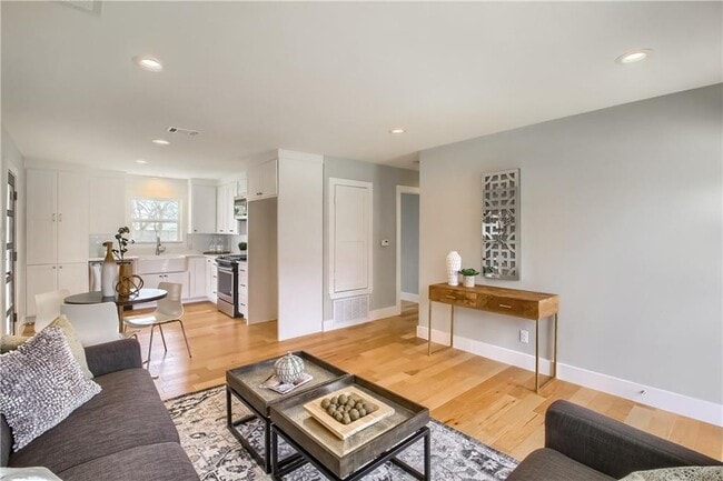 Building Photo - 1805 Rhodes Rd