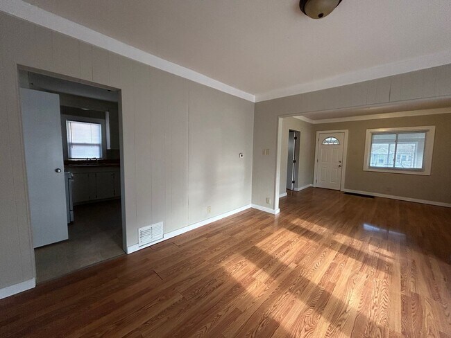 Foto del edificio - 2 bedroom 1 bath home in South Bend IN. AC...