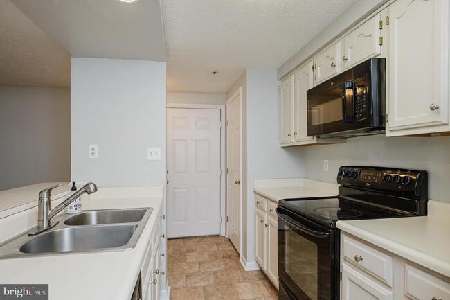 Building Photo - 1006 Markham Ct