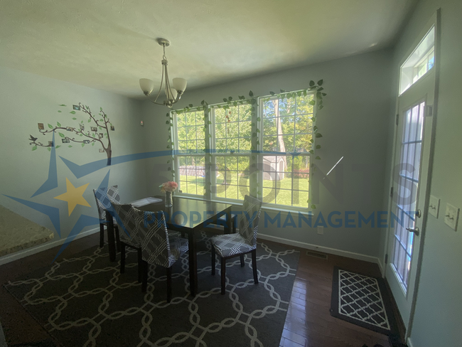 Foto del edificio - 6527 Hidden Woods Trail