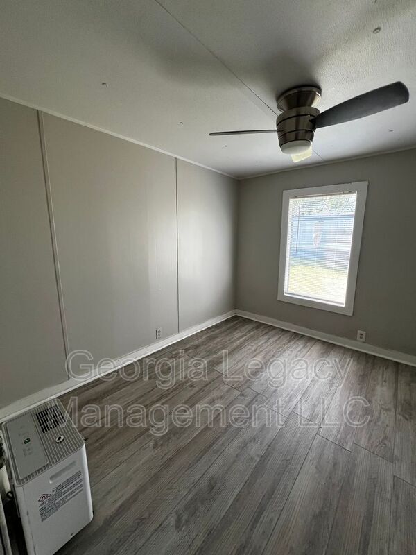 Foto del edificio - 581 Ila Rd