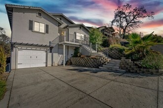 Building Photo - 321 Duchess Dr