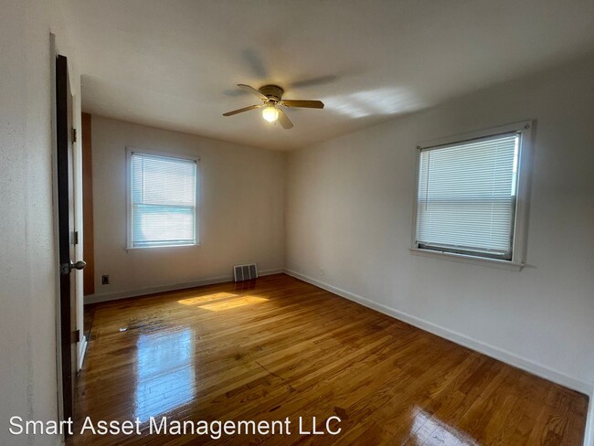 Building Photo - 3 br, 1 bath House - 5554 N Hopkins St.