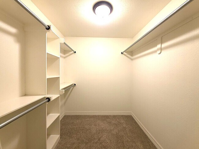 Foto del edificio - Ready to Move Into Your Dream Rental Home?