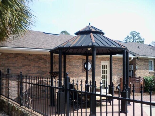 Building Photo - 1407 Camellia Dr