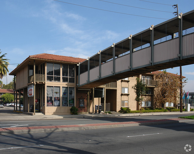 Building Photo - Saddleback Lodge