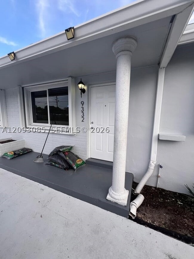 Building Photo - 9332 SW 40th St