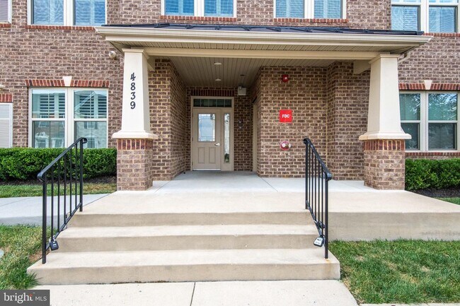 Building Photo - 4839 Hiteshow Dr