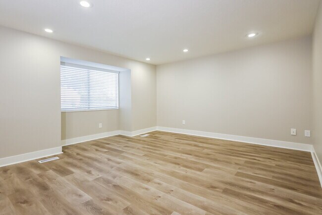 Building Photo - 245 E 925 S