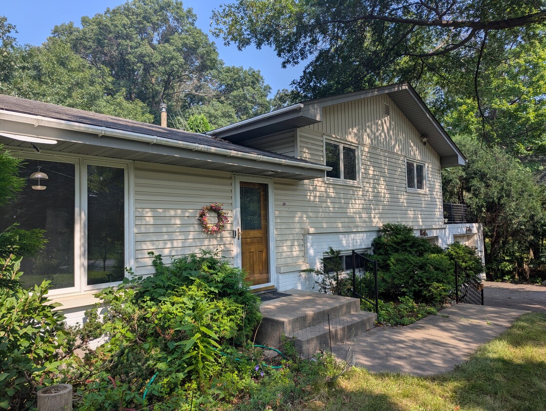 Foto principal - 7202 Shannon Dr