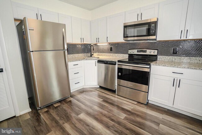Building Photo - 3737 Clarks Ln