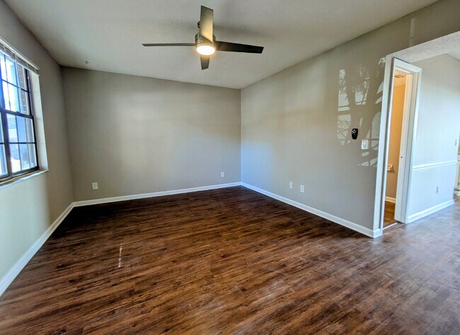 Foto del edificio - "COMING SOON! Spacious 3-Bedroom Townhouse Retreat with 2.5 Baths in Orange Park Awaits!"