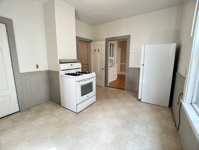 Foto del edificio - 55 Rindge Ave