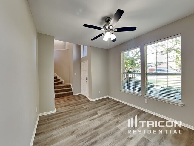 Foto del edificio - 523 Pinnacle Dr