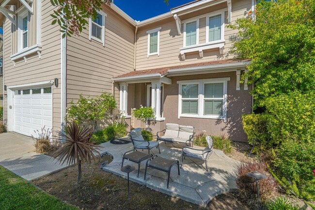Building Photo - Short Term Lease - Grand 4-Bedroom Home with Entertainer's Yard in Gated River Village!