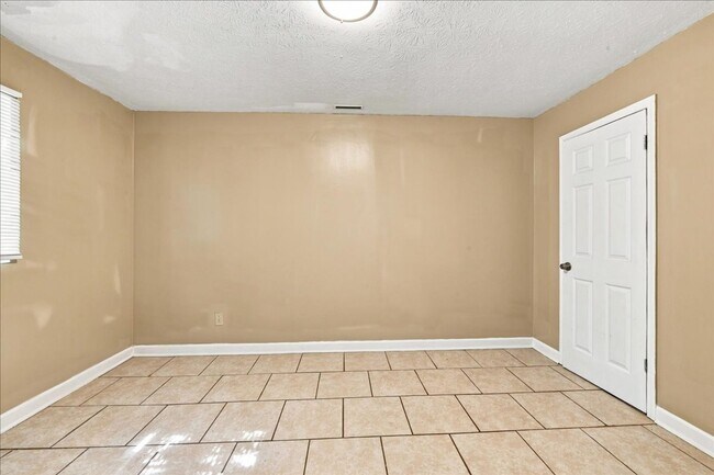 Building Photo - 2216-2216 Norden Ct