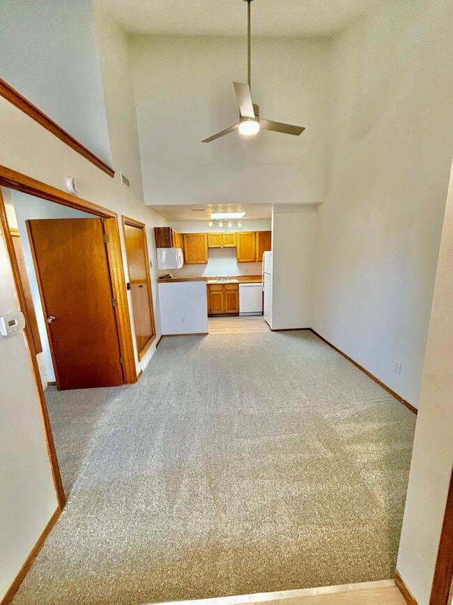 Building Photo - Stylish & Updated 1-Bedroom Loft Retreat i...