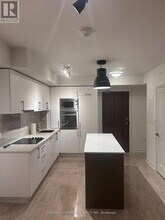 Building Photo - 576 Front St W