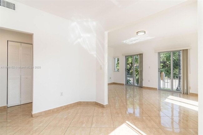 Building Photo - 694 NE 76th St