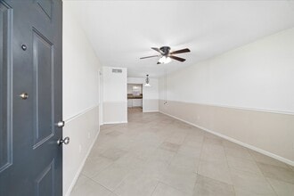 Building Photo - 66 E Tri Oaks Ln