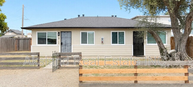 Building Photo - 4555 Davis Ave