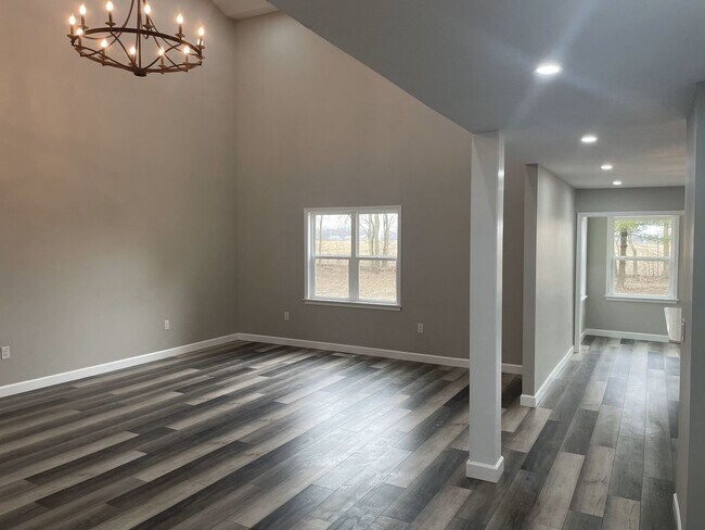 Building Photo - Gorgeous 4Bed 2.5Bath 5 acre lot wooded oasis